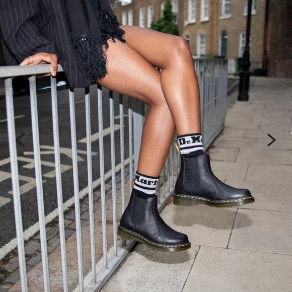 NEW in box! Dr. Martens Chelsea Boot - Virginia black size 7 - Picture 2 of 8